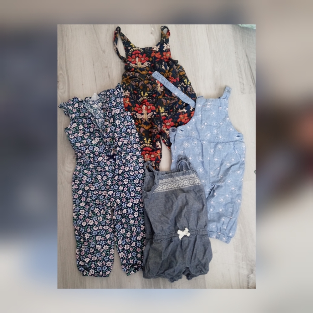 4 Piece Of Baby Jumpers. Size 12 M - 2 yrs. All Jumpers Are In Amazing Condition